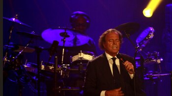 Julio Iglesias pasa por difíciles