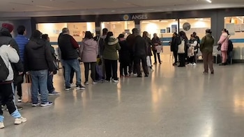 Largas filas en la Anses capturas