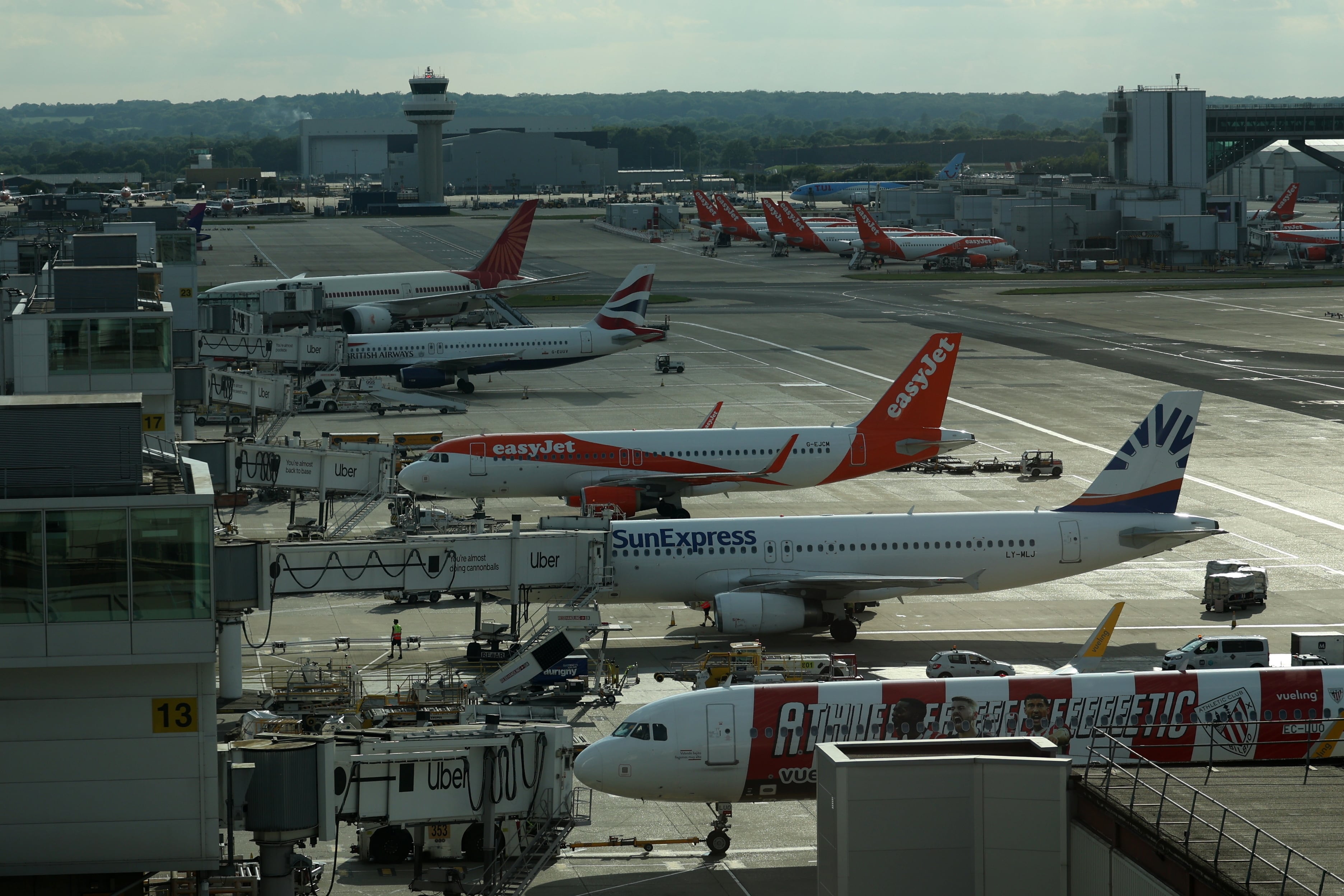La alarma METAR suena cada media hora o cada una, depende del aeropuerto. EFE/EPA/Andy Rain