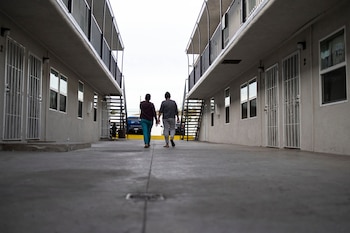Casi 400 de los 471 comentarios públicos recibidos por la FTC apoyaron la regulación de los cargos basura en viviendas de alquiler (REUTERS/Carlos Barria)