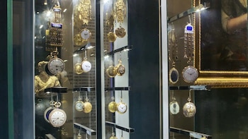 Roban 150.000 euros en relojes del Palacio Real de Venaria en Italia cuando se cumple un año del robo en el Museo del Louvre
