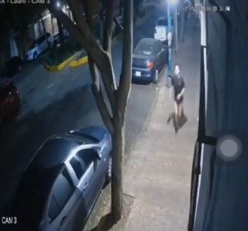 El sujeto rápidamente huyó del