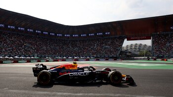 Checo Pérez culmina en último