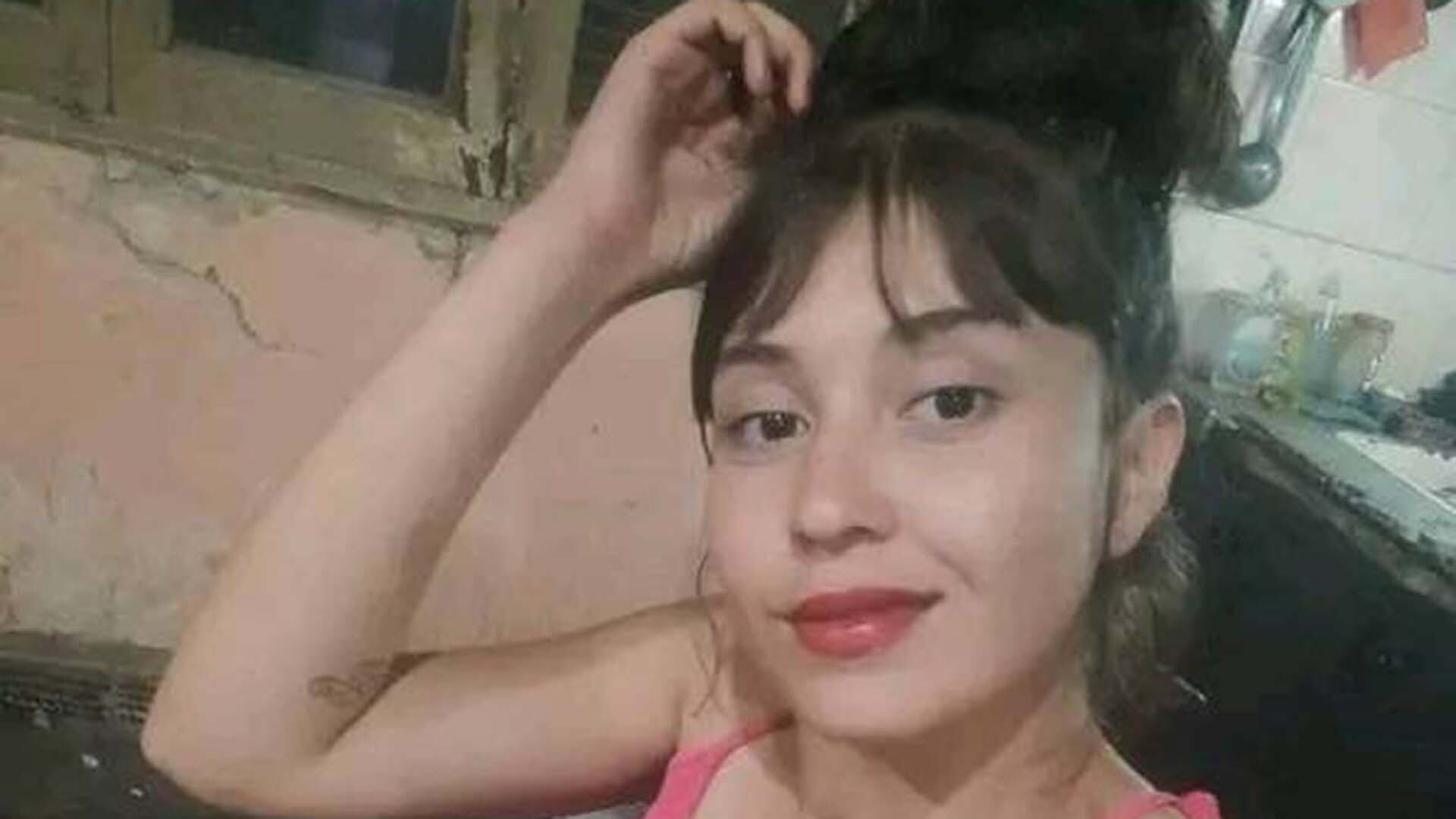El cuerpo de Emilse fue divisado por un hombre que caminaba por el cruce de Catamarca y Ruta Nacional 157, en uno de los accesos a la ciudad de Frías, Santiago del Estero.