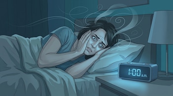 Una mujer acostada en una cama mira un reloj digital sobre una mesa de noche, con una lámpara y líneas curvas sobre la cabeza.