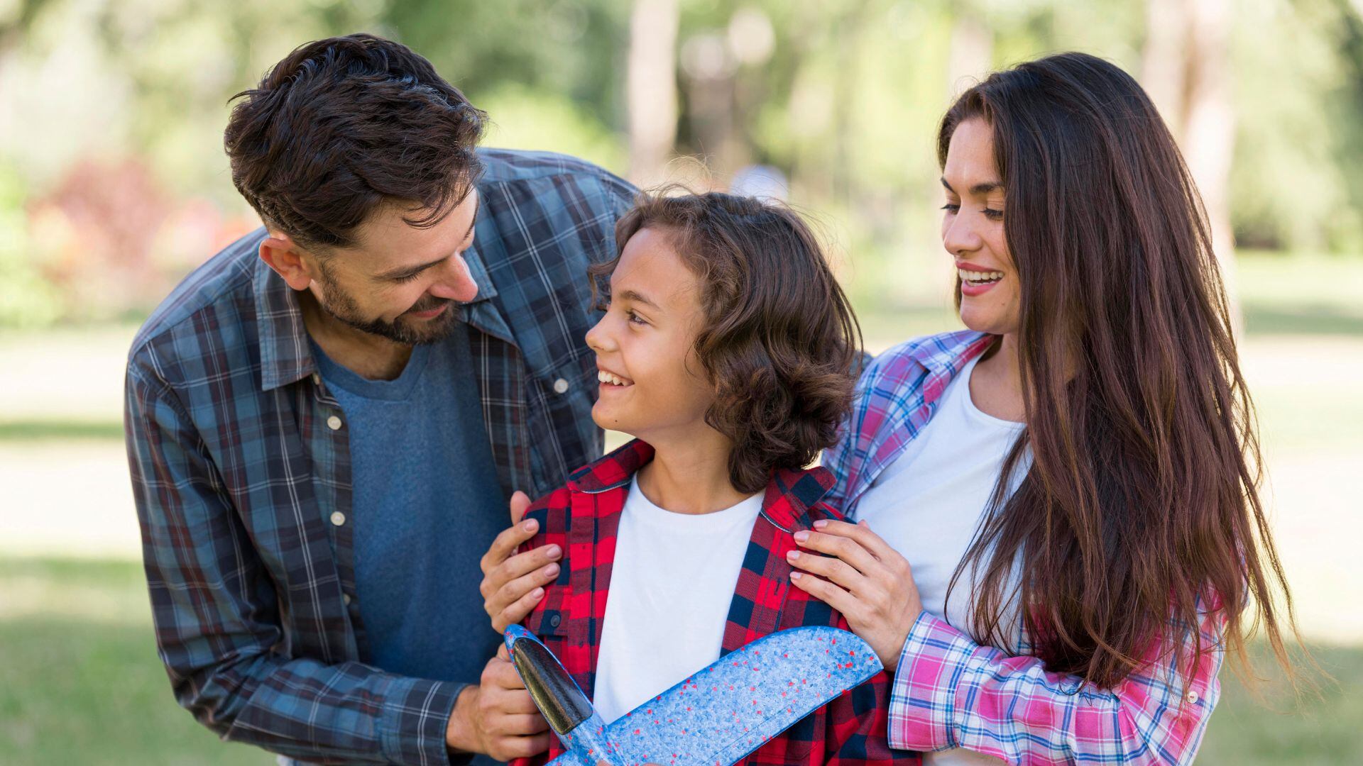 Los docentes y especialistas consultados advierten que las familias no tienen la disposición ni la idoneidad para tomar decisiones sobre el funcionamiento de las escuelas. (Freepik)