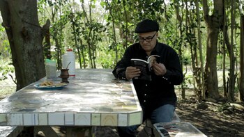 "Leo y volví a ver El Ángel. Había ido al estreno y esta vez me gustó más. Es una época que viví. También miro películas viejas, argentinas, italianas, de cualquier país. Me gustan las de acción"