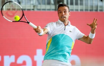 19/07/2020 19 July 2020, Berlin: Spanish tennis player Roberto Bautista Agut in action against Germany's Mischa Zverev during their men's singles match for third place of the bett1ACES invitational tennis tournament at the former Berlin Tempelhof Airport. Photo: Andreas Gora/dpa
DEPORTES
Andreas Gora/dpa