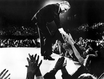 Frank Sinatra, ovacionado por el público (Prensa Penguin Random House)