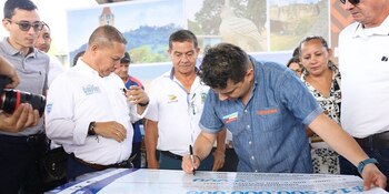 El gobernador de Cundinamarca presentó