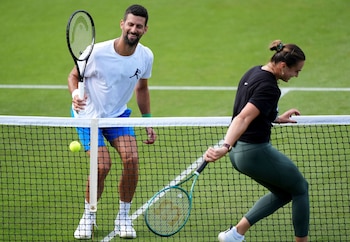 Djokovic y Sabalenka mantienen una