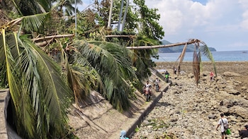 Aumentan a 61 los muertos y a 40 los desaparecidos por el terremoto del pasado lunes en Filipinas