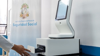 Seguro Social en Guatemala implementa plataforma de biología molecular