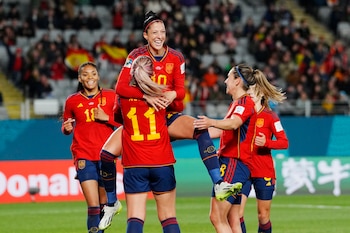 Alexia Putellas y Jennifer Hermoso compartiendo equipo en selección. (AP Foto/Abbie Parr)