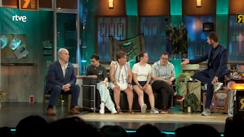 Reivindicación, comedia y complicidad: así se ha despedido ‘La Revuelta’ con Broncano, Resines y los actores de ‘Haciendo amigos’