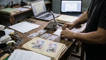 Desmantelan laboratorio que clonaba identidades para fraudes electrónicos en República Dominicana