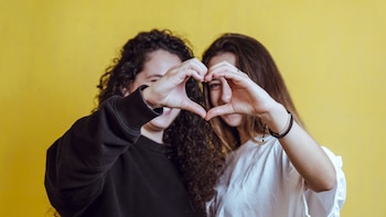 Una pareja formada por dos