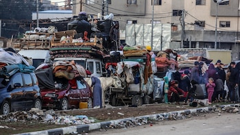 Miles de palestinos inician regreso