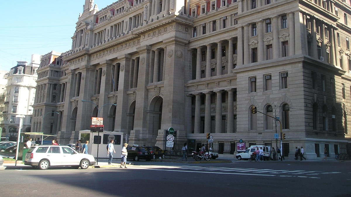 Edificio del Poder Judicial, simbolizando la Corte Suprema y la Justicia