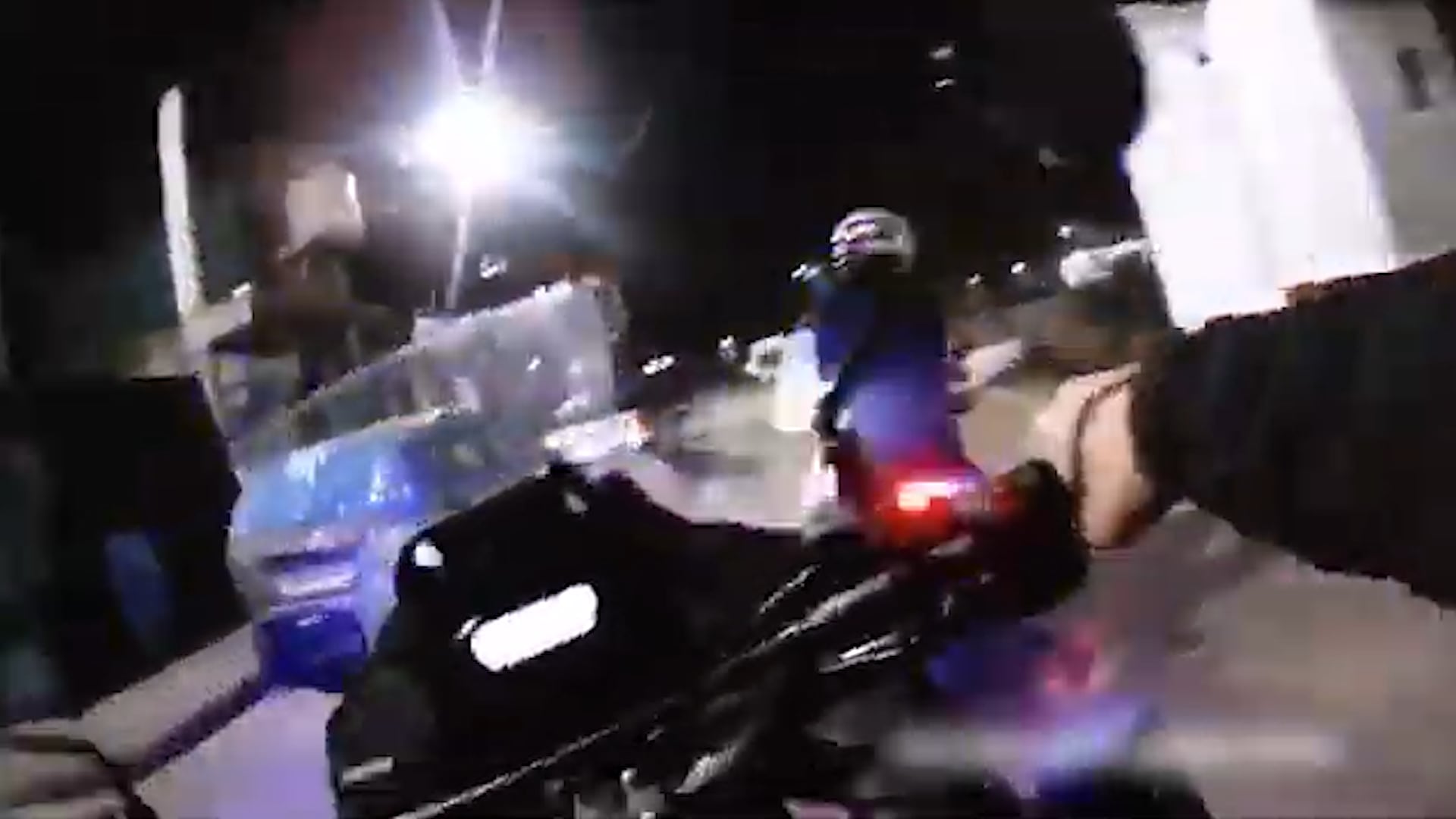 Persecución y tiros en la zona sur de CABA: circulaban a bordo de una moto robada, escaparon de la Policía y terminaron detenidos