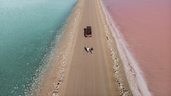 El lago Eyre se divide