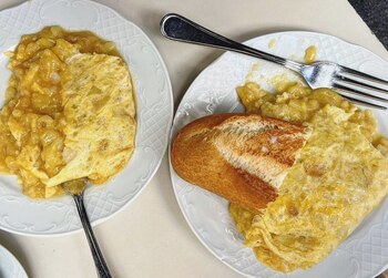 Pinchos de tortilla del bar