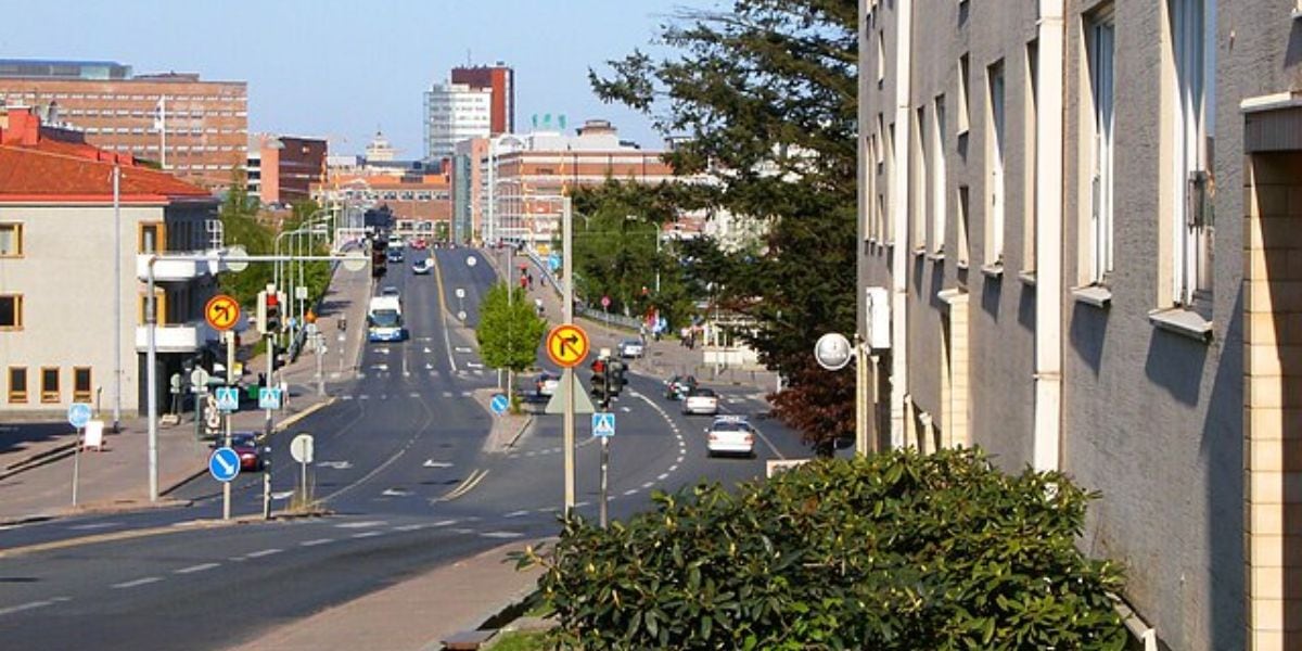 El equilibrio entre desarrollo residencial y naturaleza convierte a Lauttasaari en uno de los barrios más codiciados y densamente poblados de Finlandia (foto: Wikipedia)