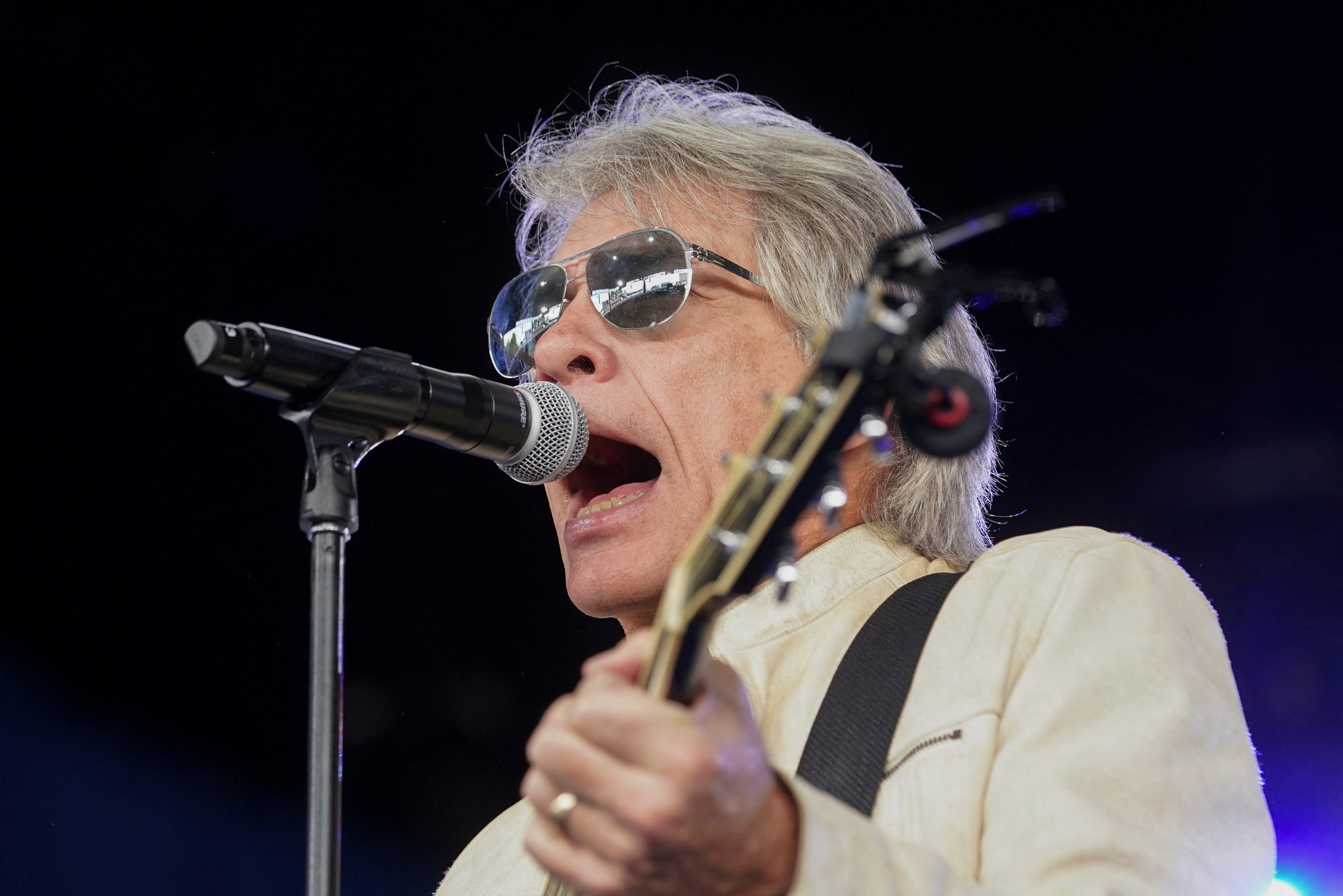 El título “It’s My Life” surgió de una reflexión sobre la libertad y la autenticidad, conceptos clave en la obra de Bon Jovi REUTERS/Kevin Lamarque