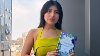 La autora mencionó que Perú ocupa un lugar importante dentro de su comunidad de lectores y expresó su emoción por reencontrarse con seguidores que continúan acompañando la saga desde sus primeras publicaciones - Créditos: Kiara Barrios.