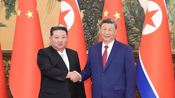 Xi aboga por un "nuevo comienzo" tras llegar a Corea del Norte en su primera visita al país en siete años