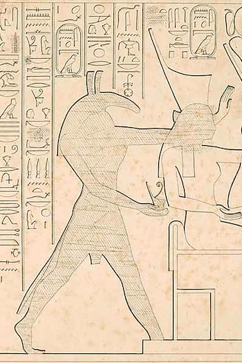 Dibujo de una figura con cabeza de animal de perfil y una figura humana sentada en un trono, rodeadas de columnas con jeroglíficos egipcios