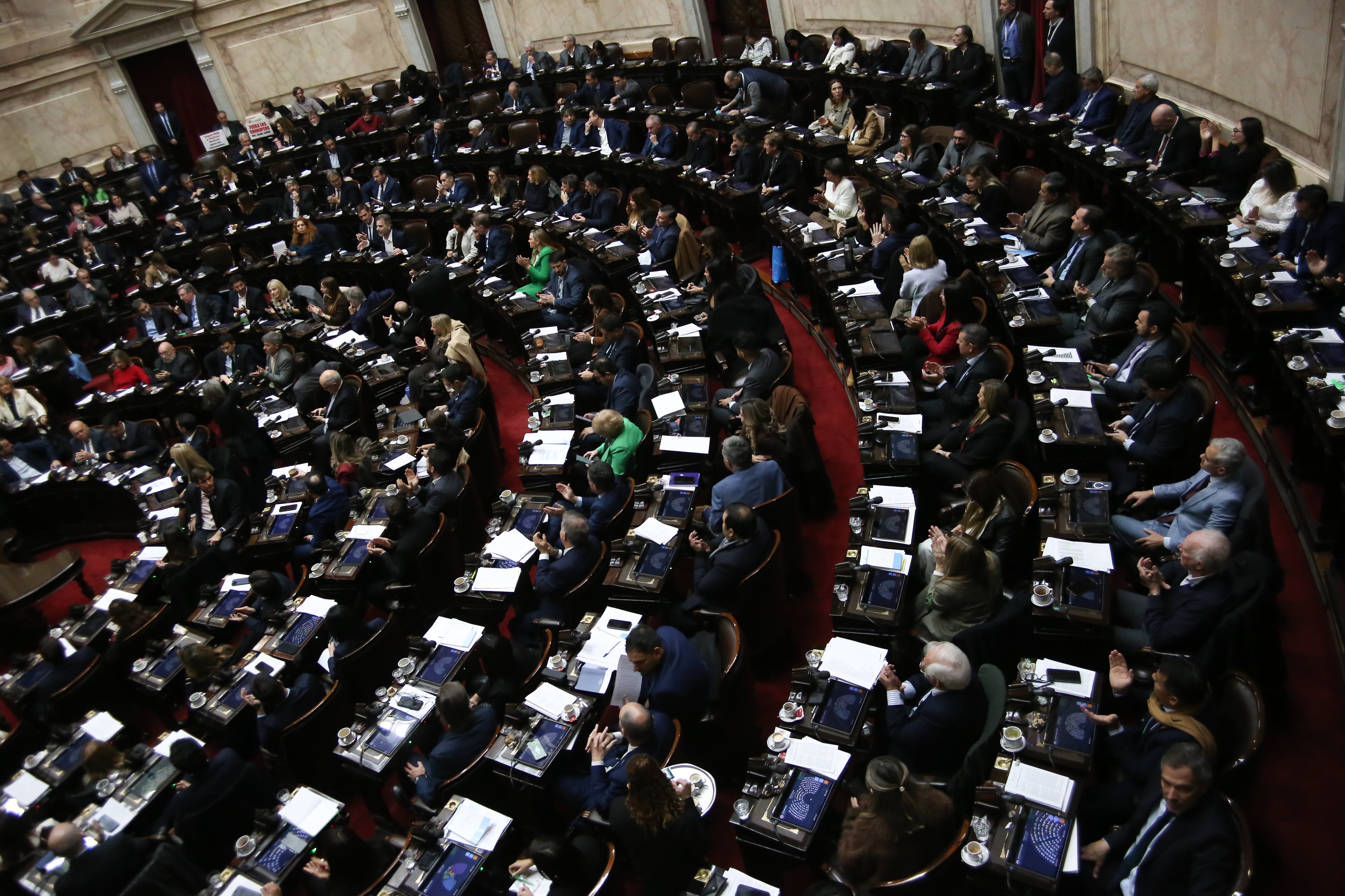 Legisladores y funcionarios discuten los alcances del régimen, que limita la presión fiscal local y prioriza inversiones en sectores tecnológicos y estratégicos (Fotografía: RSFotos)