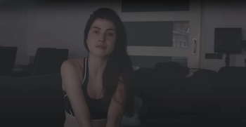 Abby en el video 'carta