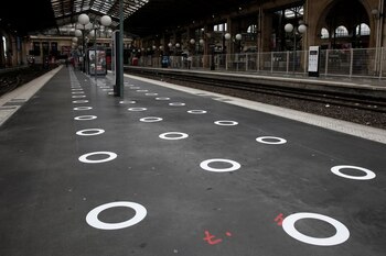 Círculos de plástico en el