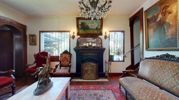 La chimenea hecha de piedra