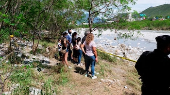 Familias acuden a venerar la