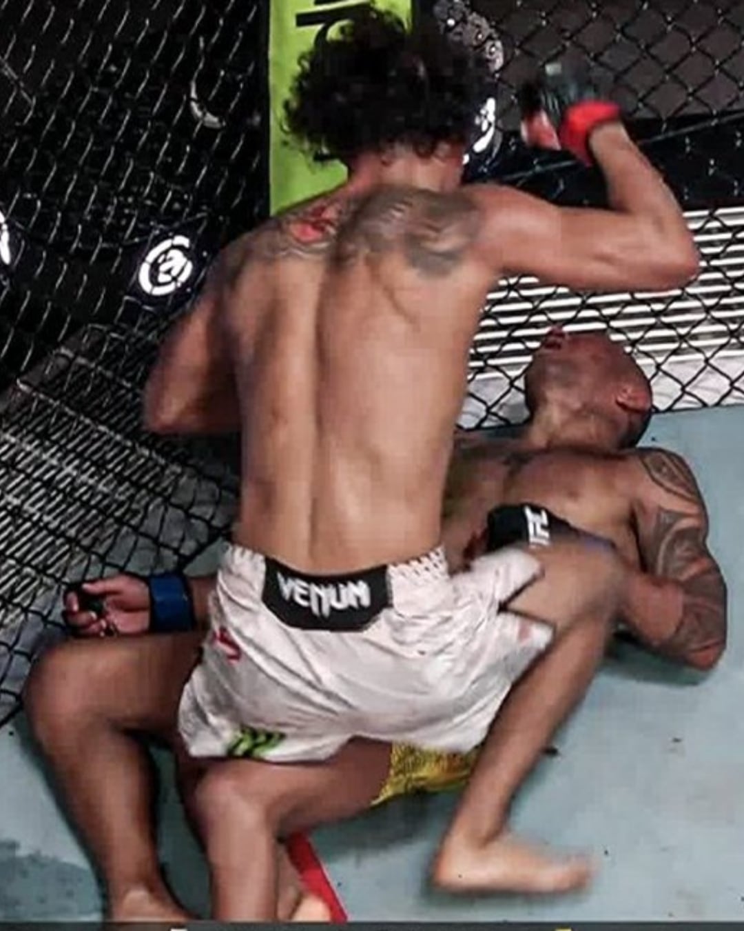 El quinto round terminó definiendo la pelea. (X)
