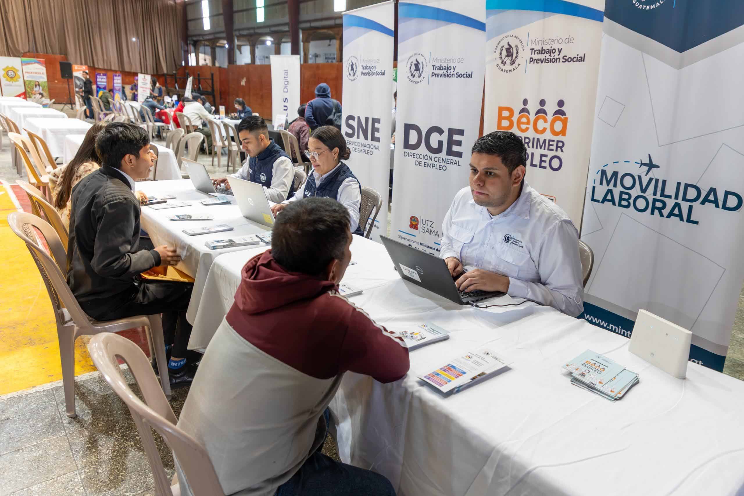Seis emprendimientos locales exhibieron sus productos en Escuintla tras capacitaciones coordinadas por la SEPREM y el Viceministerio de Desarrollo de la MIPYME. (Ministerio de Trabajo)