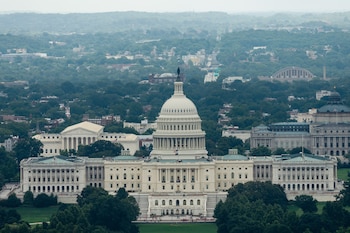 Más de 36 millones de latinos son elegibles para votar en Estados Unidos, lo que convierte a este grupo en el segundo bloque electoral del país (AP Foto/Julia Demaree Nikhinson)