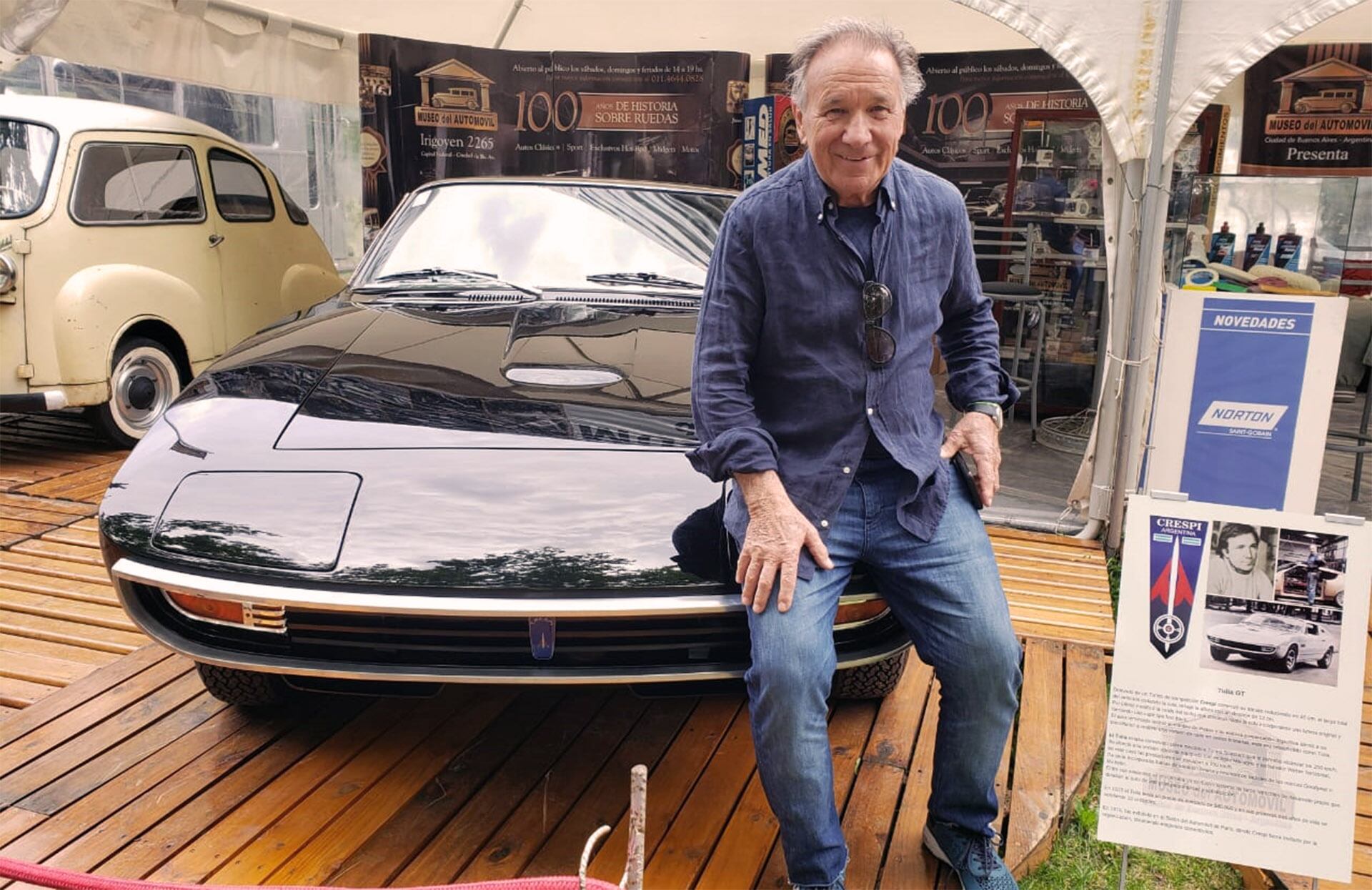 Crespi con la Tulia, el auto que sorprendió al mundo en el Salón de París de 1975 (@tulio_crespicompeticion)