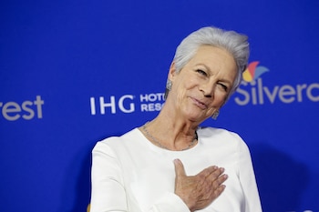 Jamie Lee Curtis basa su bienestar en hábitos saludables convencionales y no en fórmulas de moda pasajeras (REUTERS/Mario Anzuoni/File Photo)