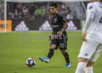 El mediocampista Luciano Acosta