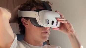 Mark Zuckerberg prueba el modo viaje del visor Meta Quest 3