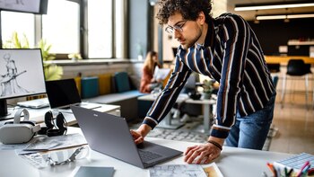 Portátil enfocado en los diseñadores,