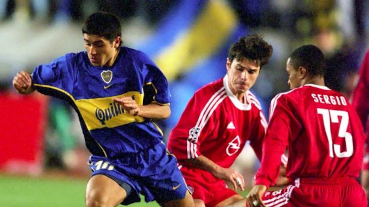 Riquelme vs. Sergio en la final de Intercontinental 2001.