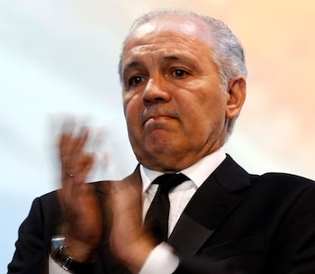 Foto de archivo - El exentrenador de la selección argentina de fútbol, Alejandro Sabella, durante una ceremonia de distinción en el Congreso Nacional, en Buenos Aires. Jul 22, 2014. REUTERS/Marcos Brindicci