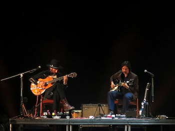 El dúo de guitarristas Hermanos