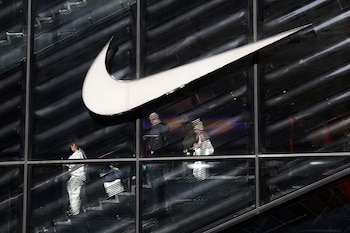 Nike anunció una reorganización global con unos 1.400 recortes de empleo, menos del 2% de su plantilla, y concentró cambios en tecnología, manufactura y distribución (REUTERS/Kylie Cooper)