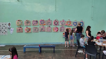 El club que fue casa, taller y escuela: generaciones que crecieron en Villa del Parque, murales y manos que no olvidan