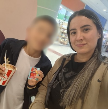 Familiares y allegados destacaron la vida de Rosa Mayerly Olaya, centrada en la crianza y los momentos compartidos con su hijo de 10 años - crédito Mayerly Olaya/Facebook